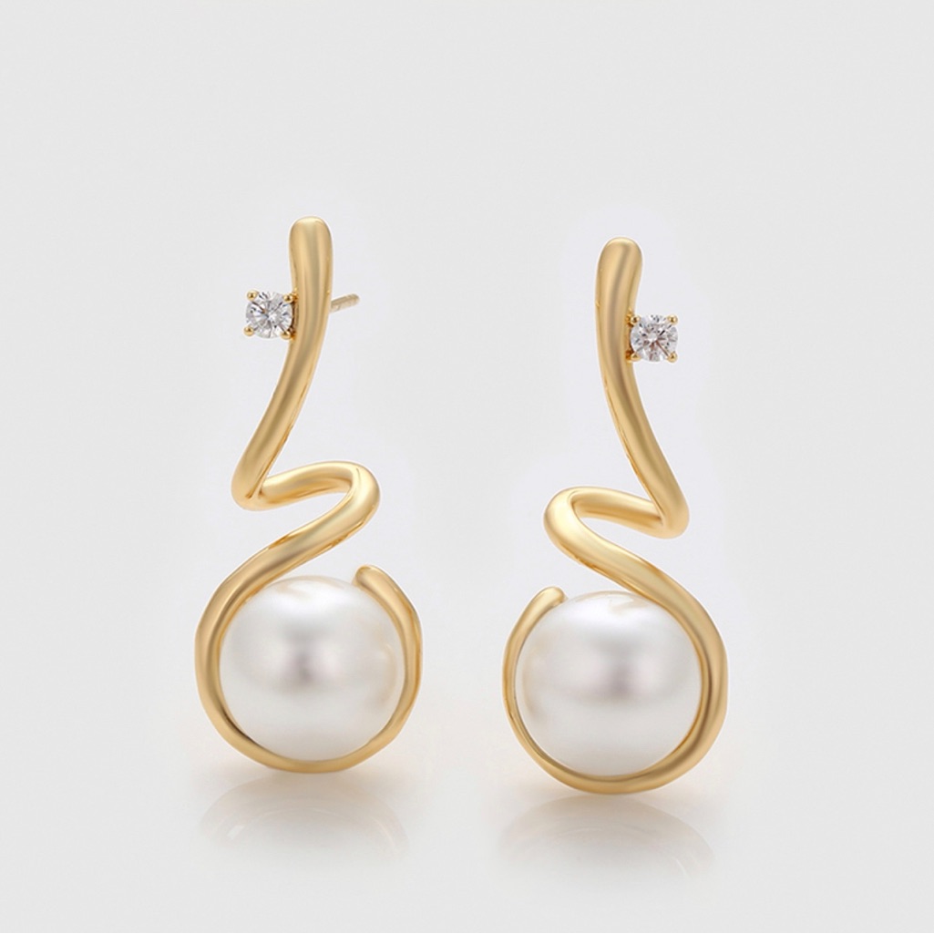Wavy Pearl Earrings | 14k Gold Plated With Cubic Zirconia